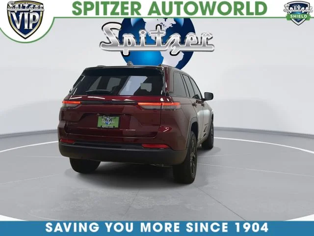 Used 2025 Red Jeep Altitude image 10