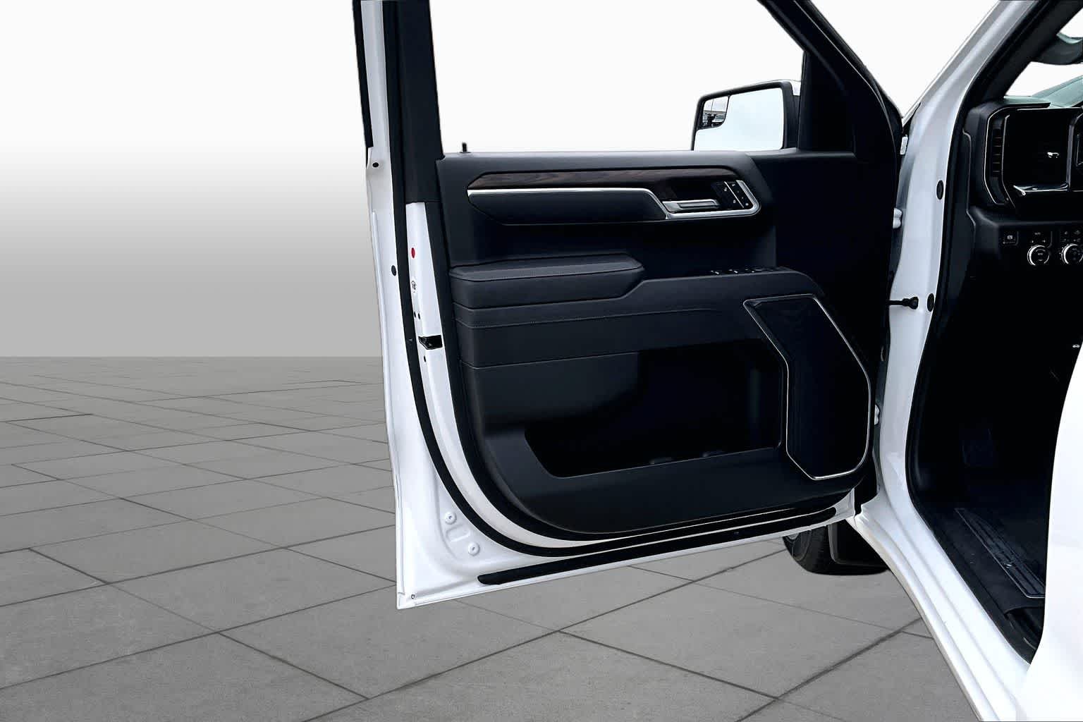 Used 2025 Summit White GMC SLT image 22