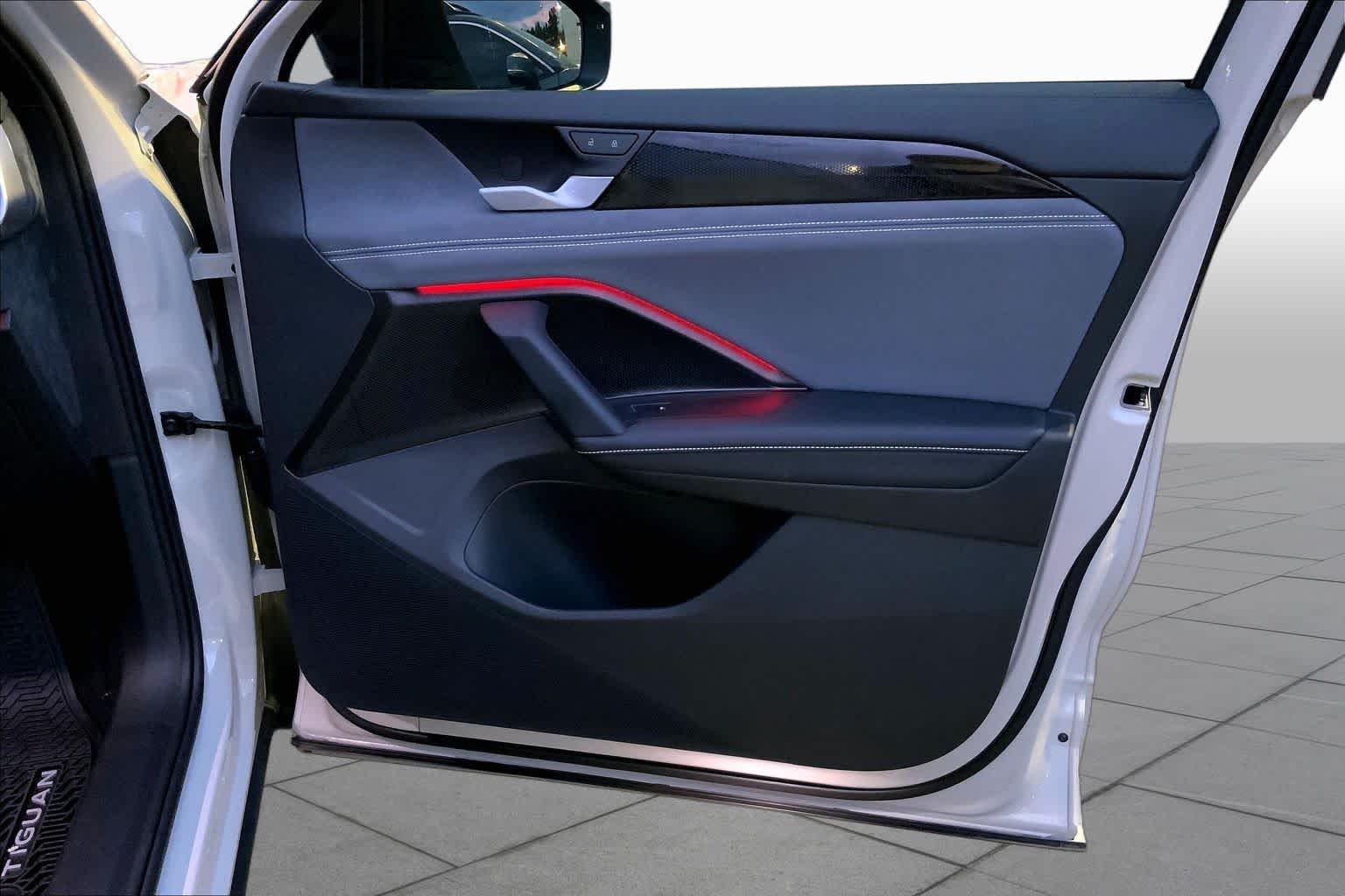 Used 2026 Sandstone Volkswagen SE R-Line Black image 20