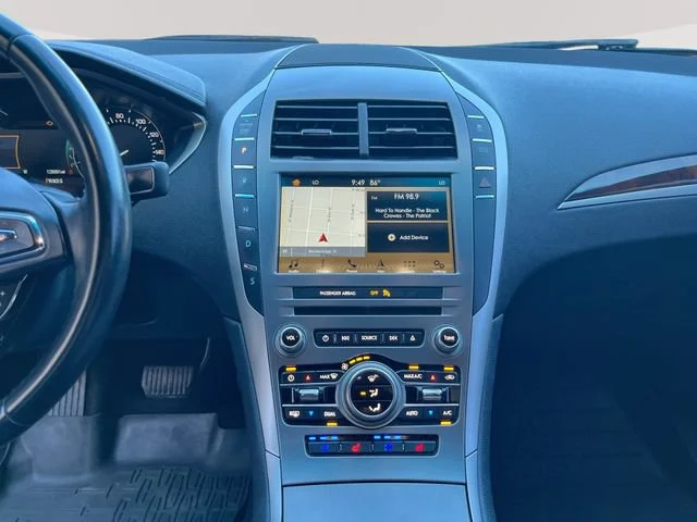 Used 2017 White Lincoln Reserve image 19