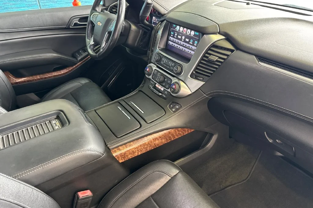 Used 2018 Silver Ice Metallic Chevrolet Premier image 21