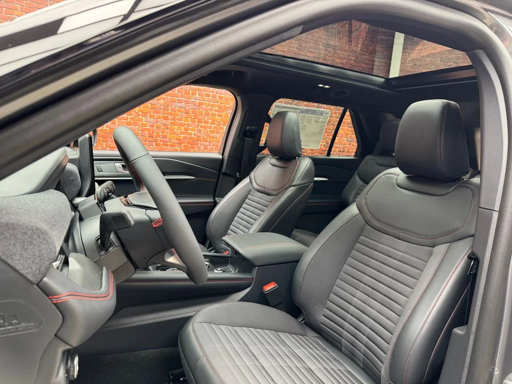 New 2026 Carbonized Gray Metallic Ford ST-Line image 23
