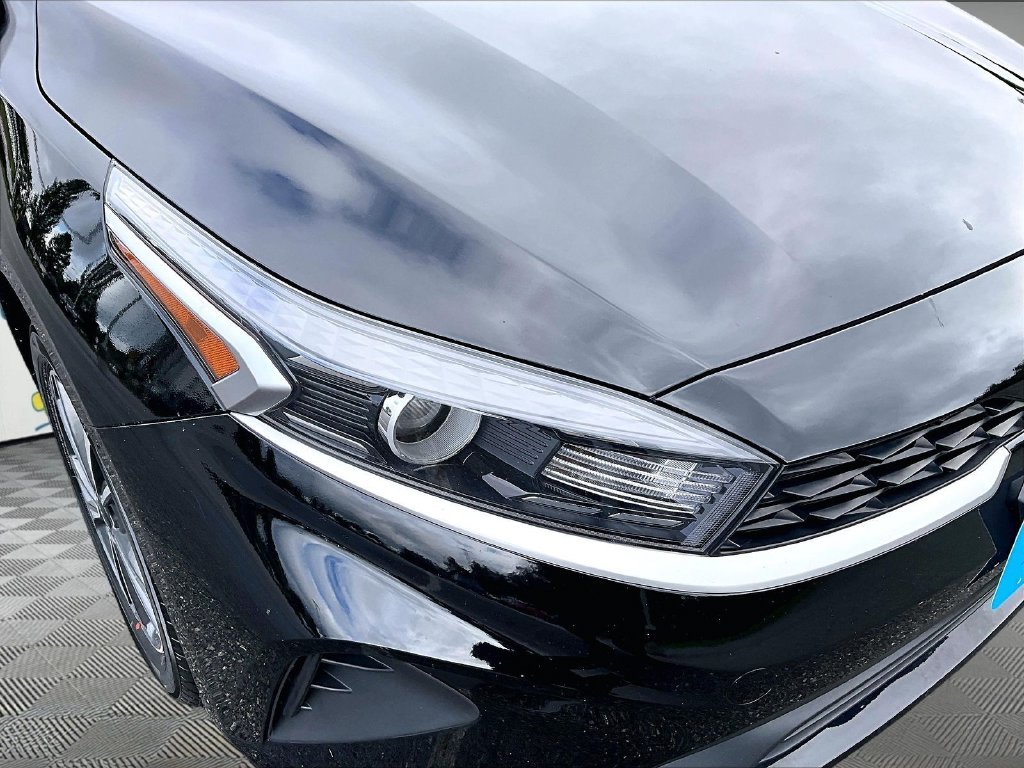 Used 2023 Black Kia LXS image 31