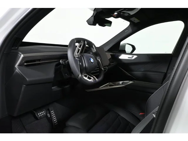 New 2027 Mineral White Metallic BMW 40 xDrive image 14