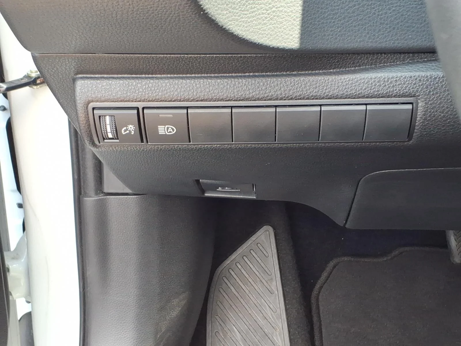Used 2024 Ice Cap Toyota XSE image 21