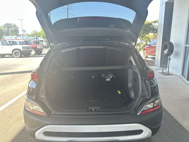 Used 2023 Black Hyundai SEL image 24