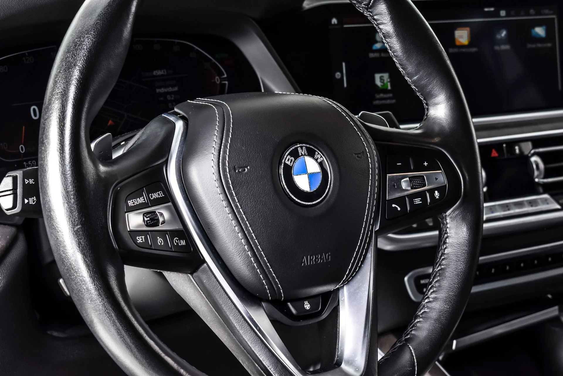 Used 2022 White Metallic BMW xDrive40i image 16