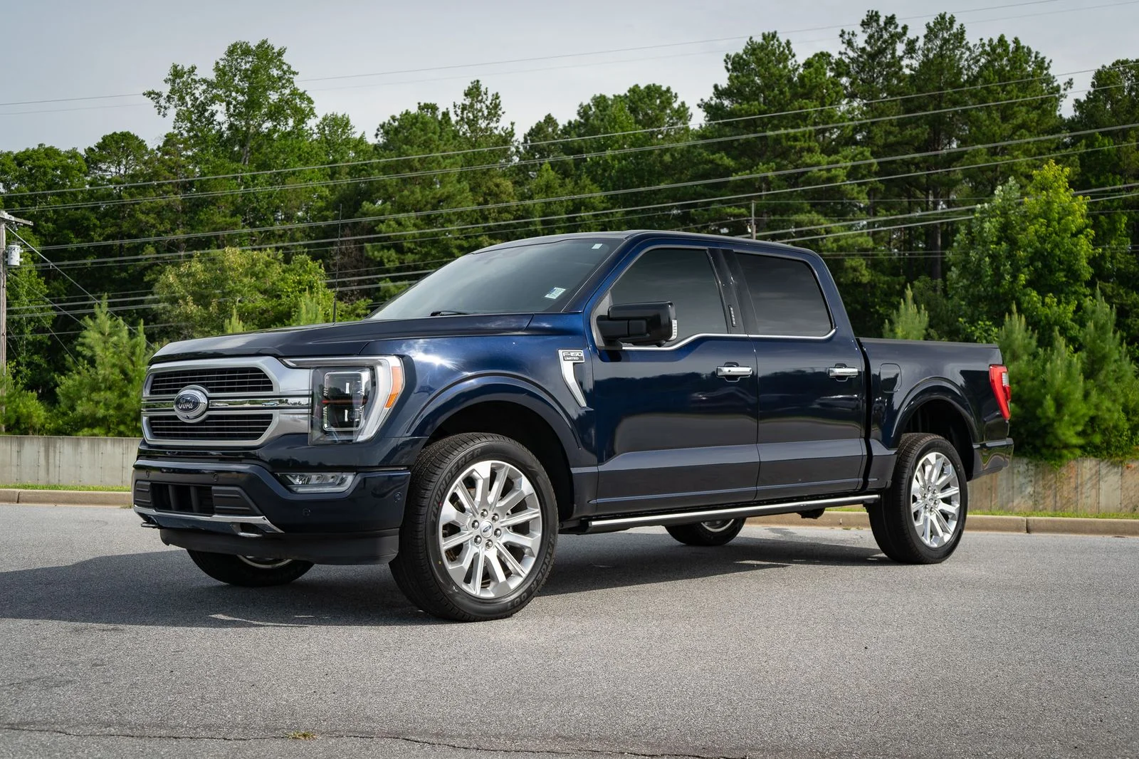 Used 2023 Blue Ford Limited image 3
