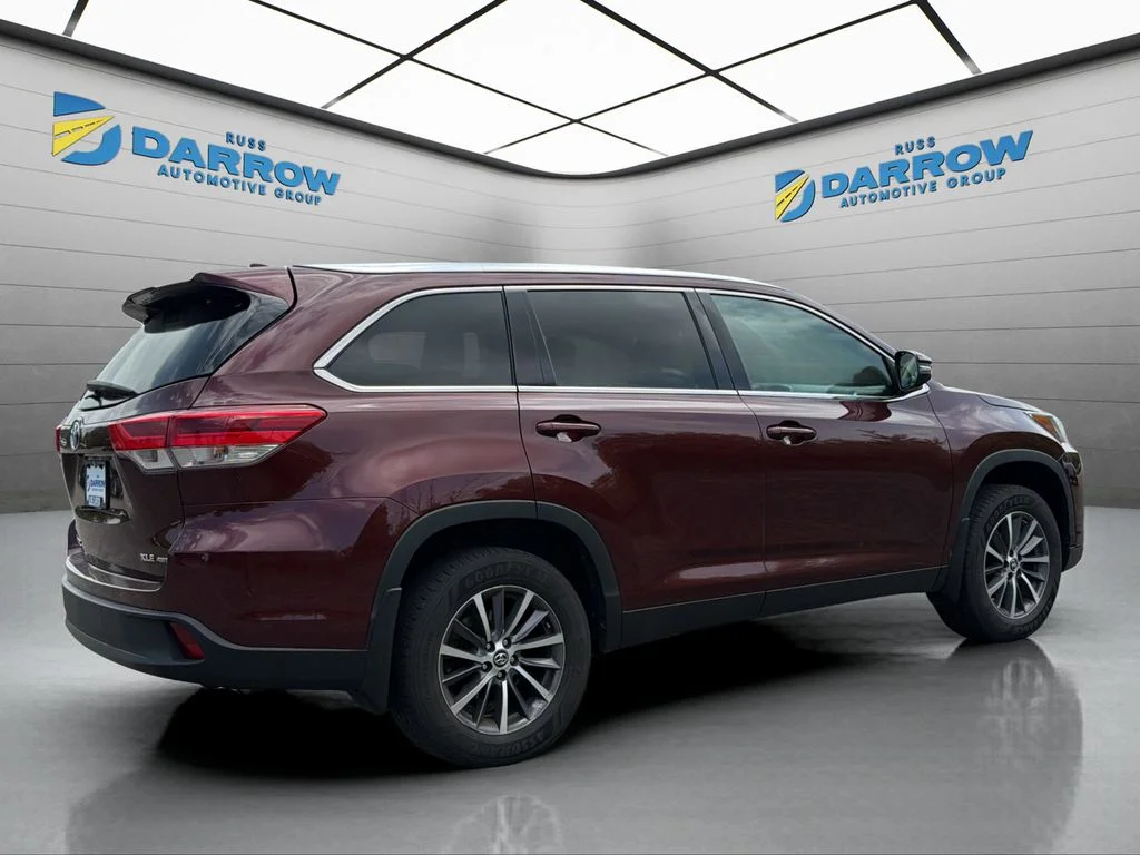 Used 2019 Red Toyota XLE image 5