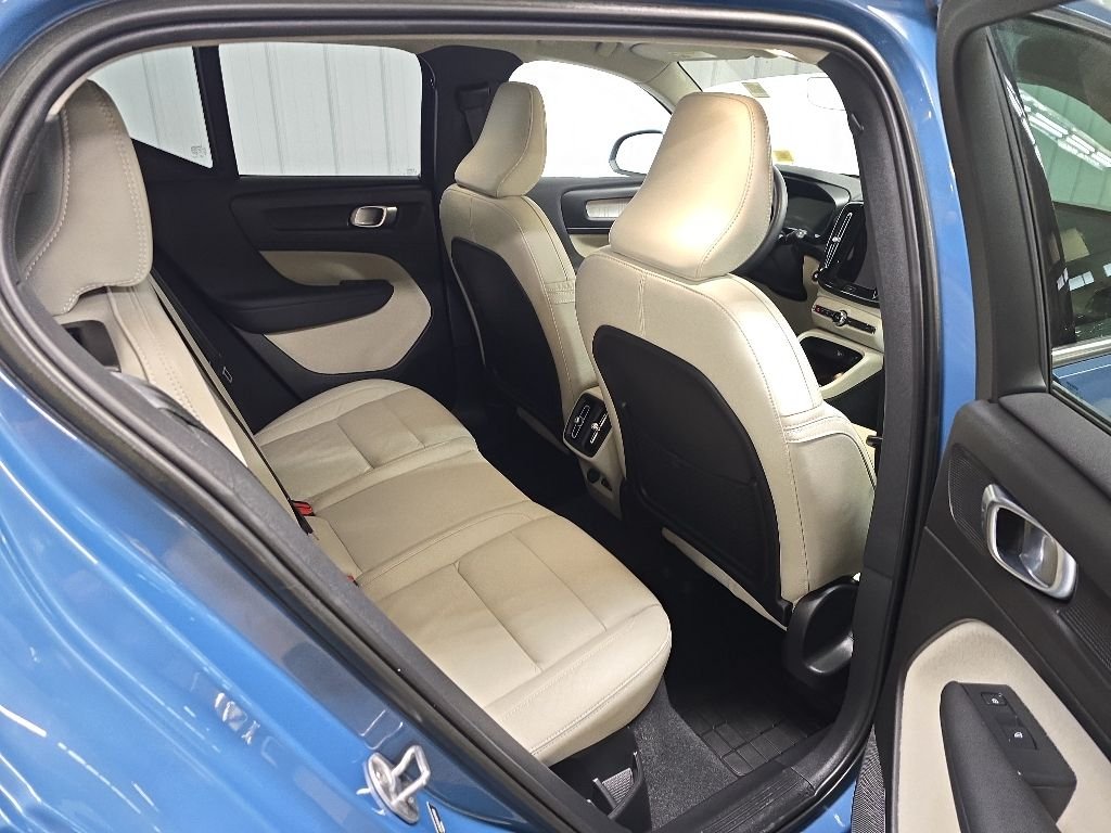 2023 Volvo XC40 Plus - Photo 18