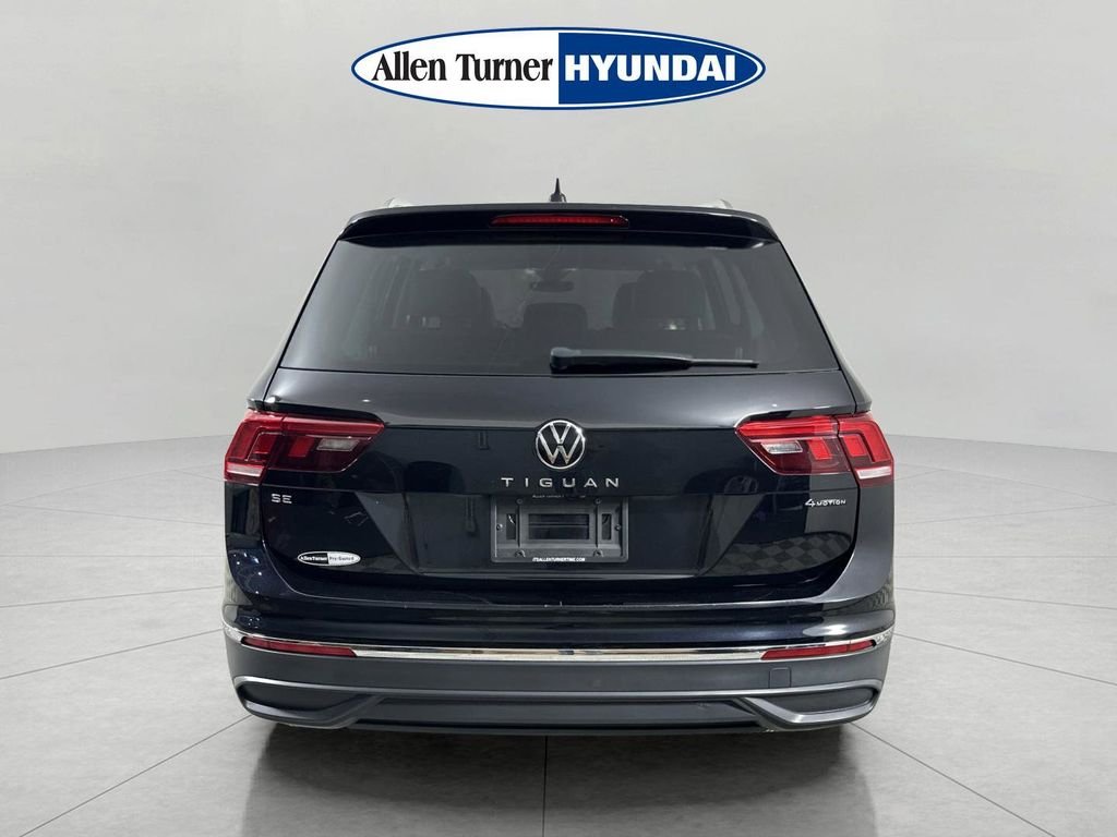 Used 2024 Deep Black Pearl Volkswagen 2.0T SE image 7