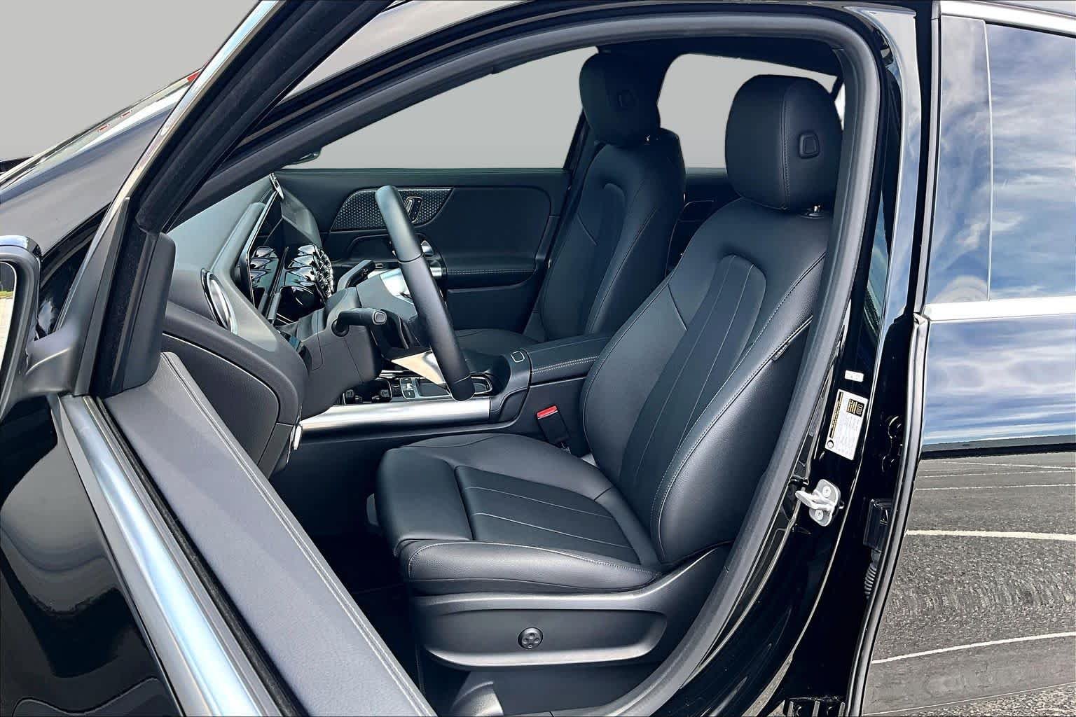 Used 2025 Night Black Mercedes-Benz GLA 250 image 14