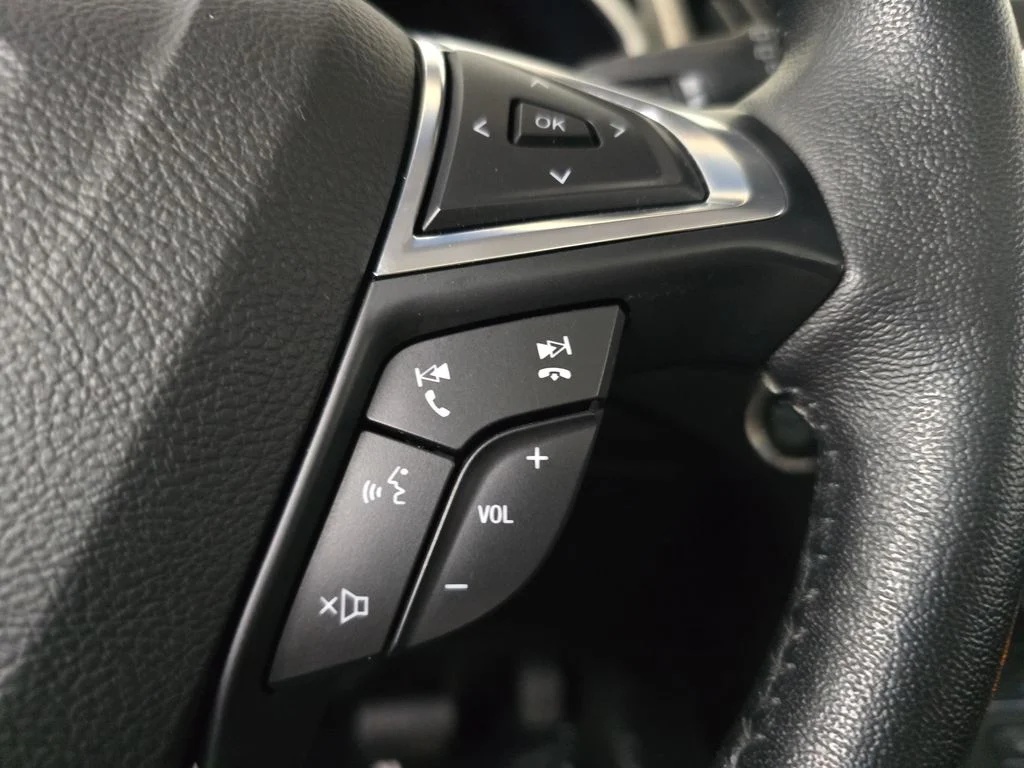 Used 2019 Gray Ford SEL image 21