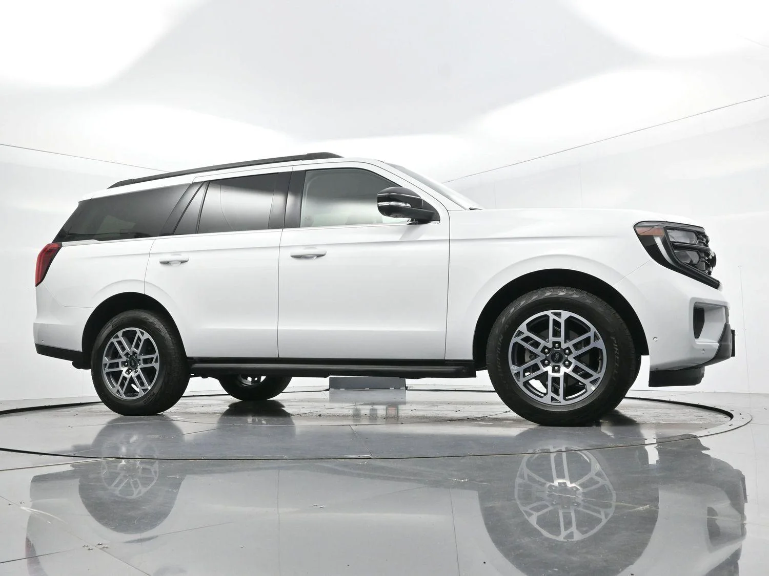 Used 2025 White Ford Active image 50