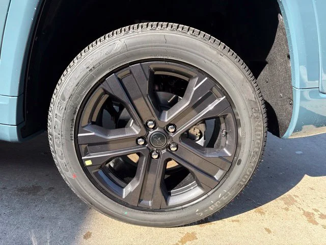 New 2027 Gray Jeep Limited Reserve image 6
