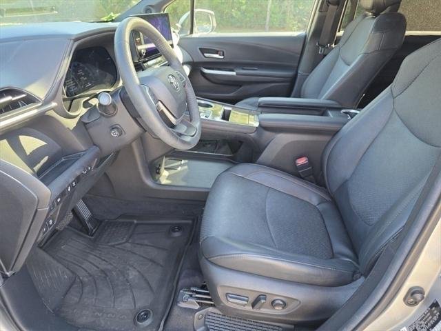 2025 Toyota Sienna Platinum - Photo 25