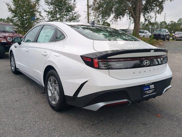 New 2026 White Hyundai SE image 7