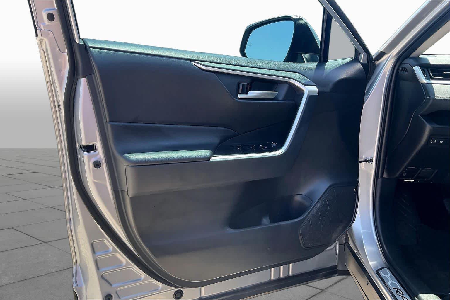 Used 2024 Silver Sky Metallic Toyota XLE image 22