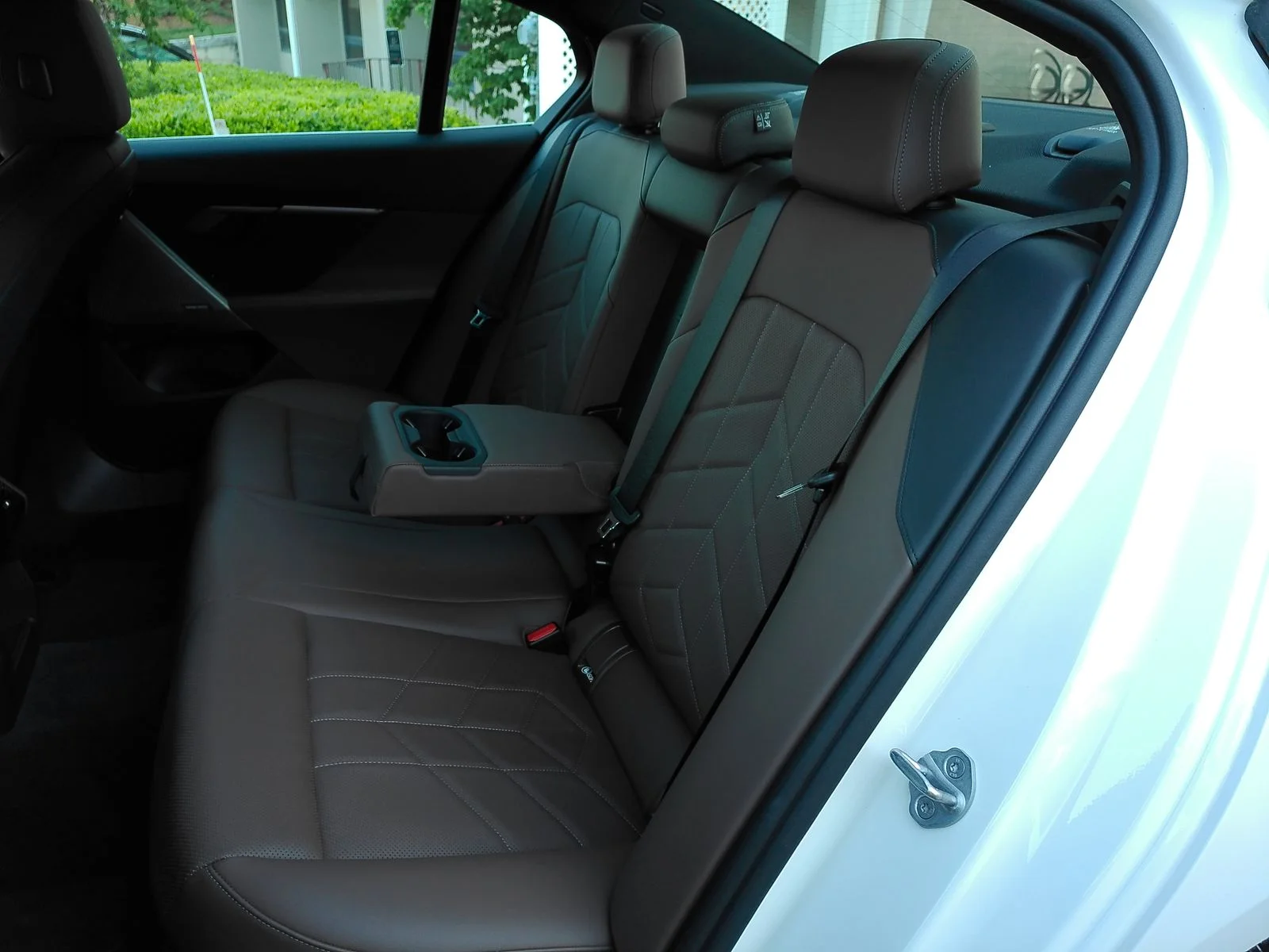 Used 2024 White BMW 530i xDrive image 7