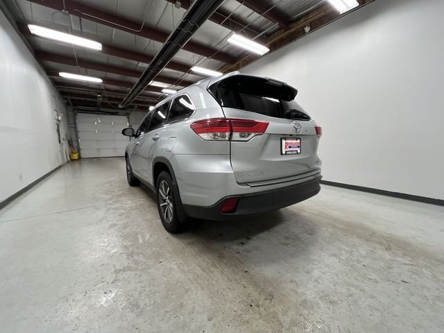 2019 Toyota Highlander XLE photo 2