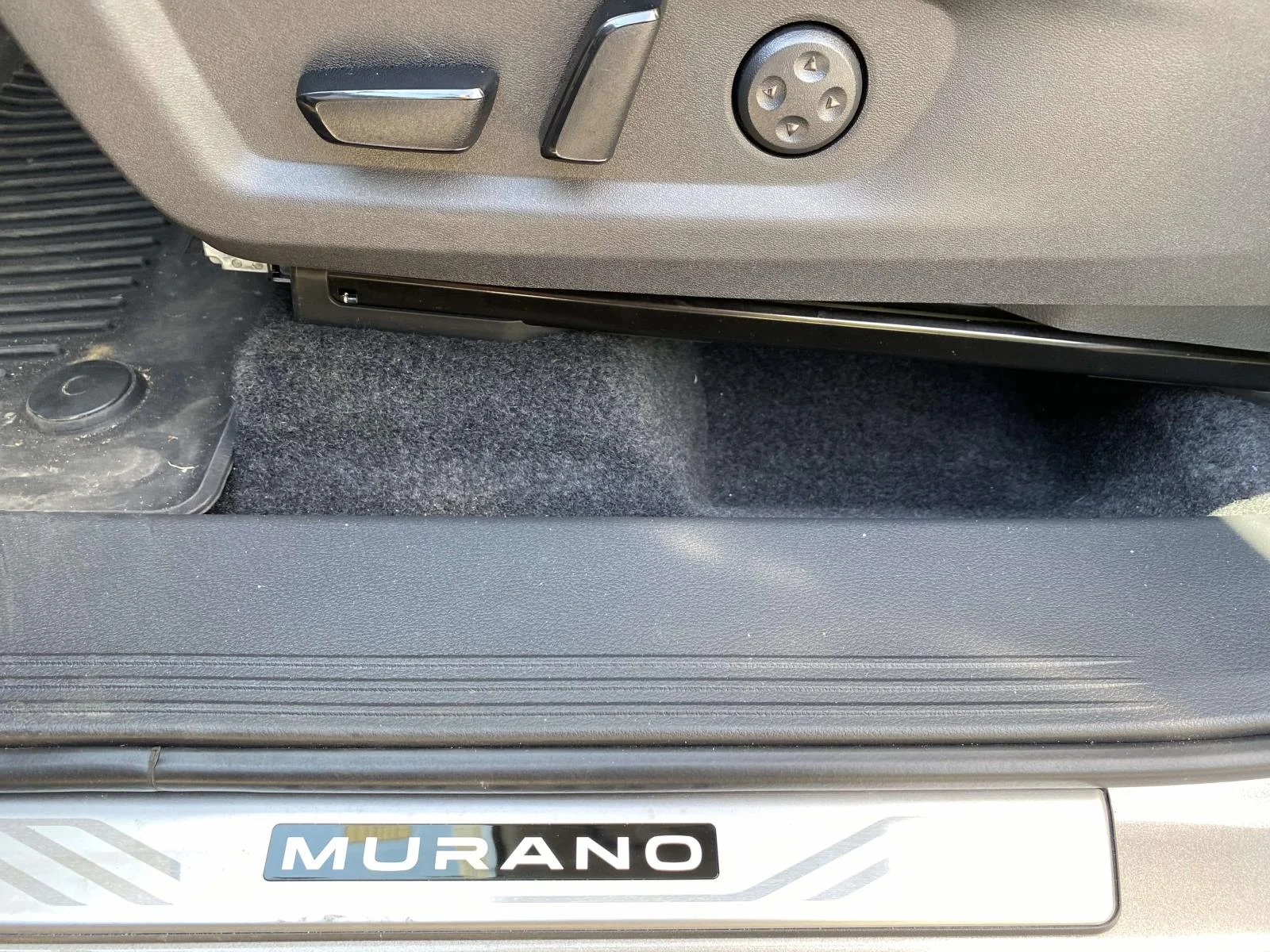 Used 2026 Champagne Silver Metallic Nissan Platinum image 13