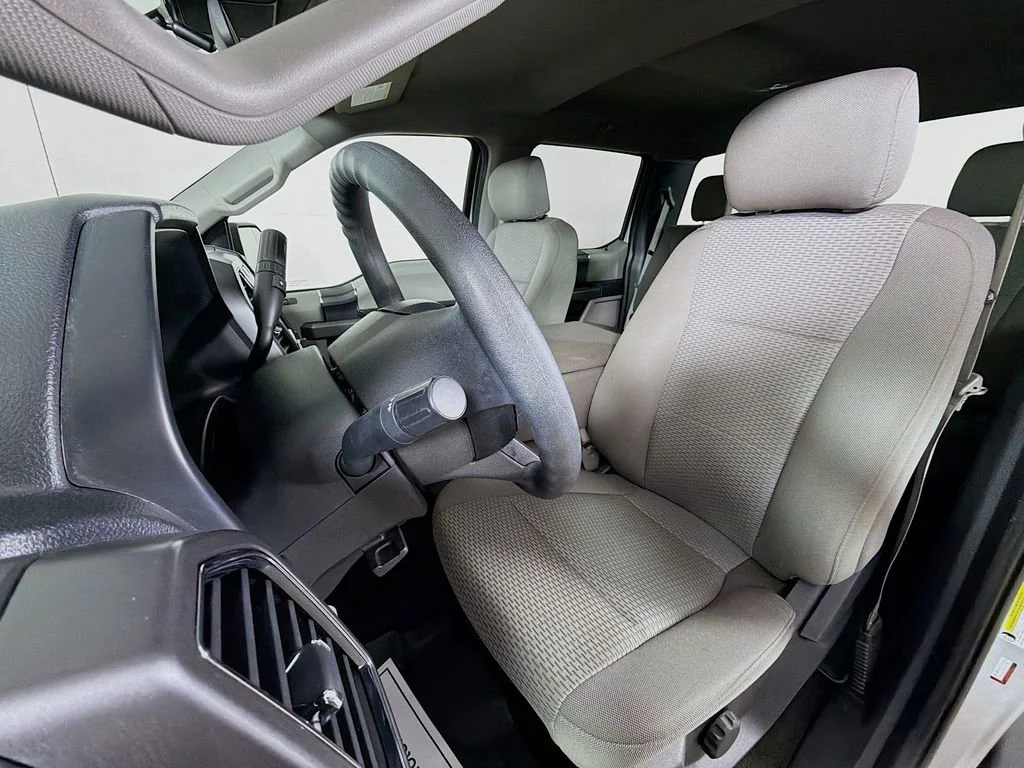 Used 2020  Ford XL image 12