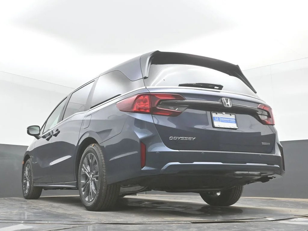 New 2026 Smoke Blue Pearl Honda Touring image 58