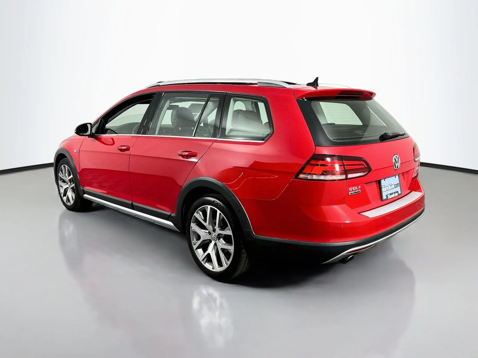 Used 2018 Tornado Red Volkswagen TSI SEL image 6