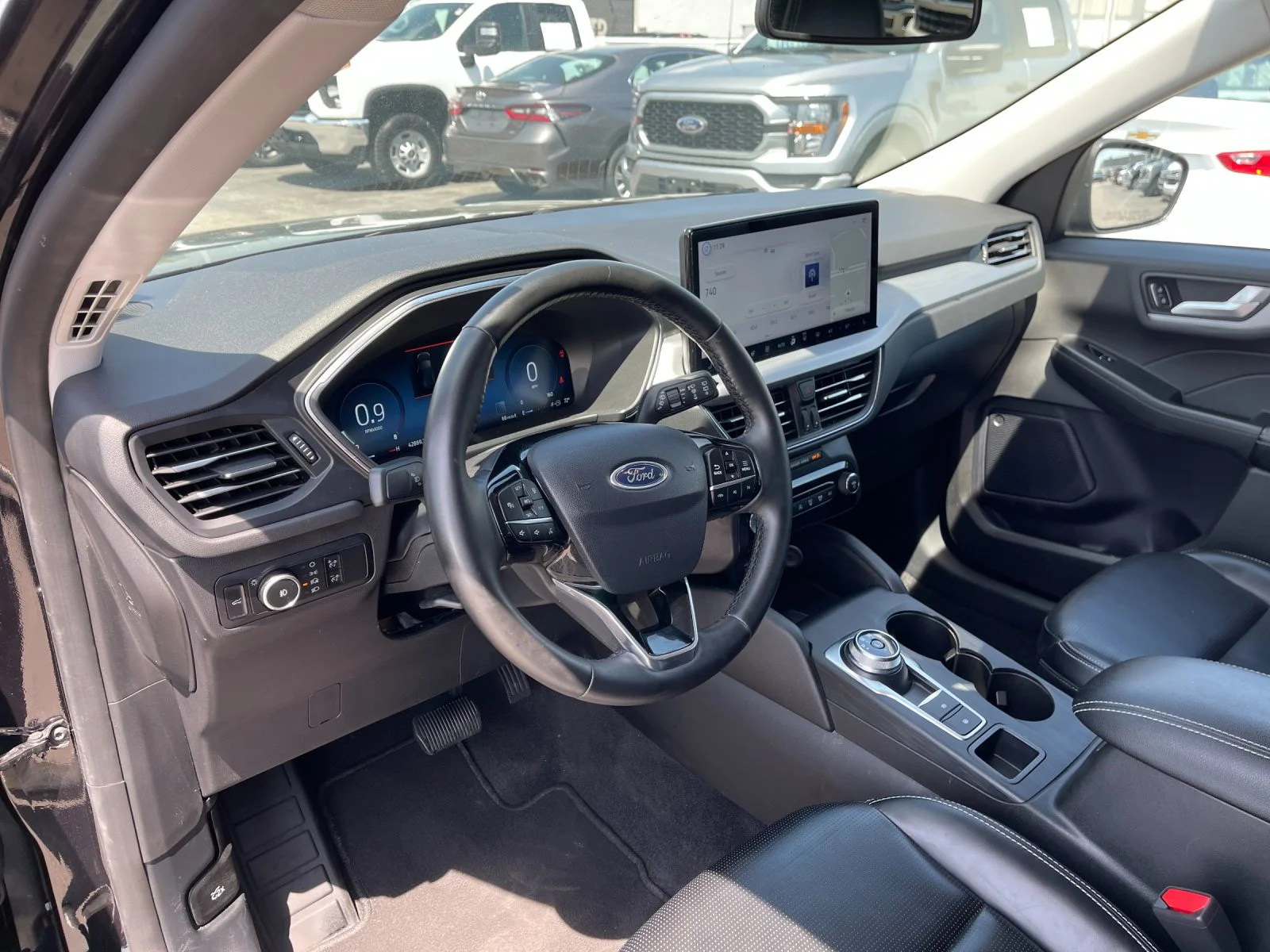 Used 2024  Ford Platinum image 11
