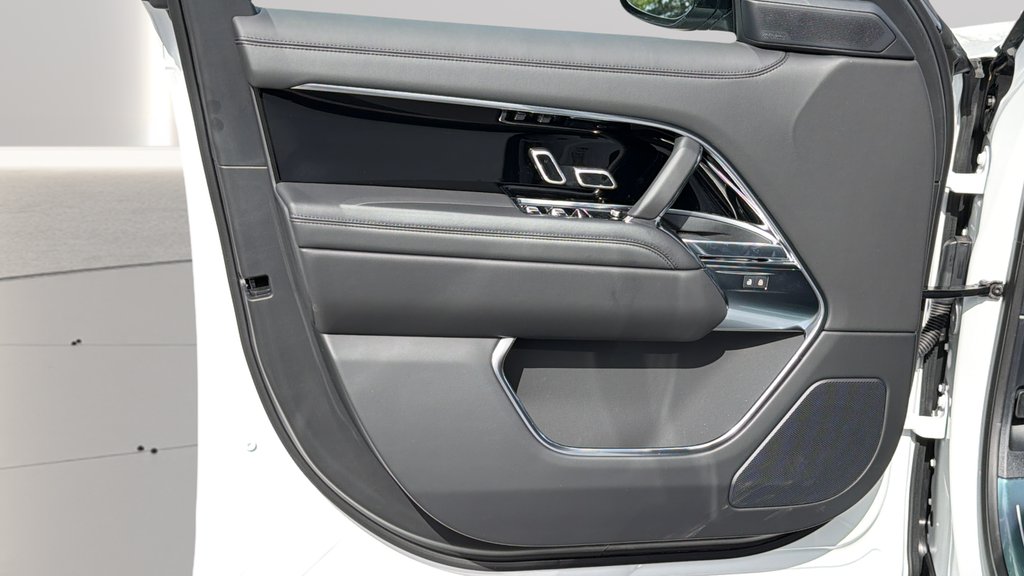 New 2026 Fuji White Land Rover SE image 20