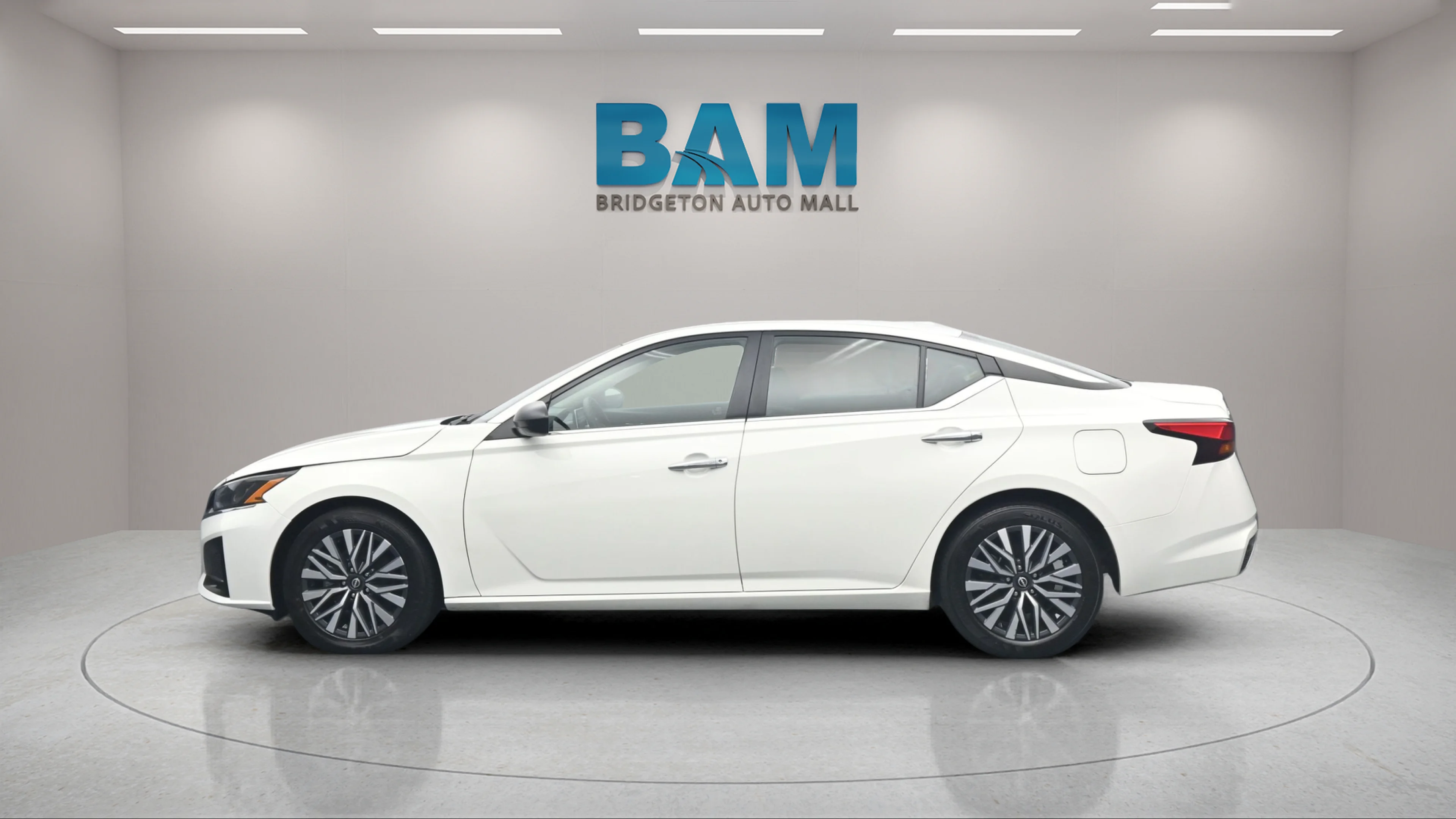 Used 2025 Glacier White Nissan SV image 3