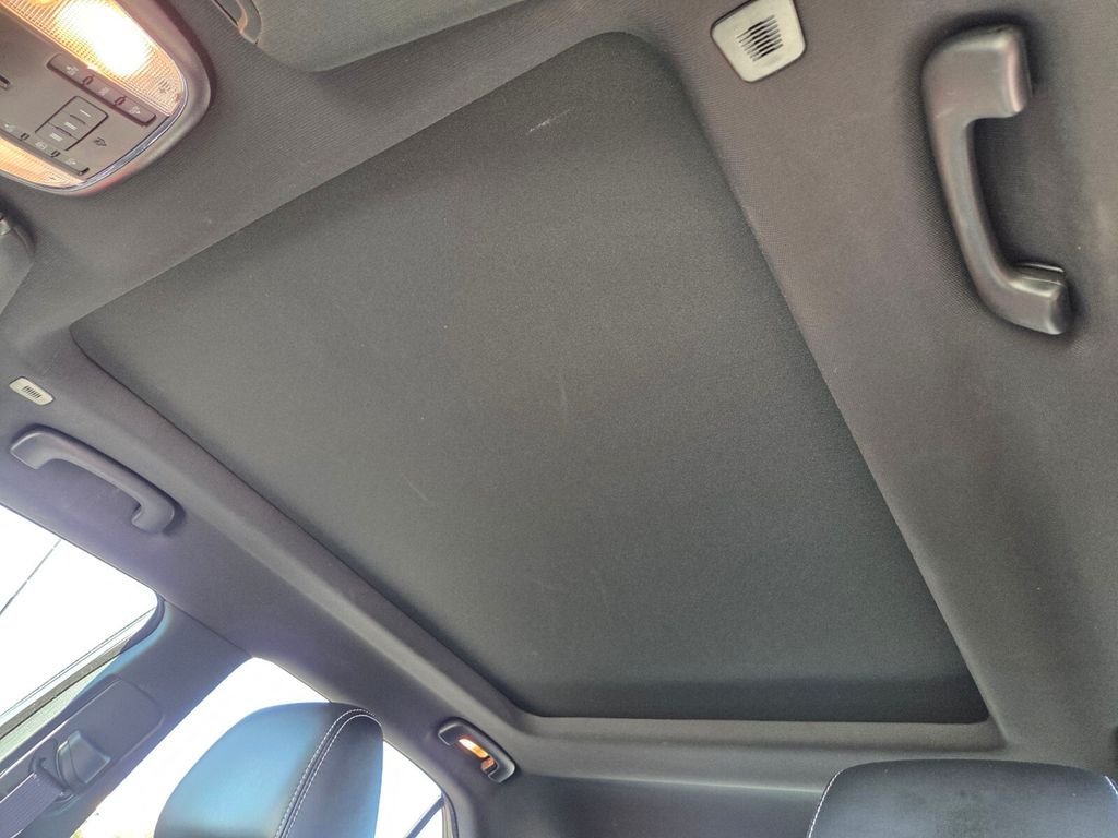 Used 2023 White Chrysler S image 13