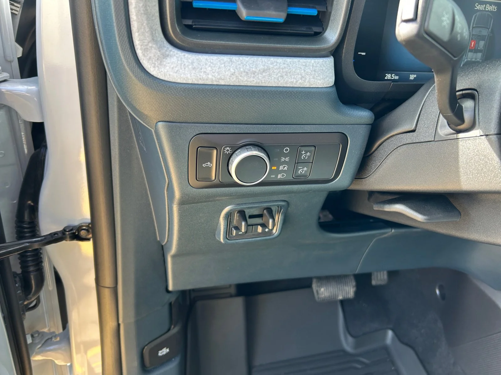New 2026 Space White Metallic Ford XLT image 15
