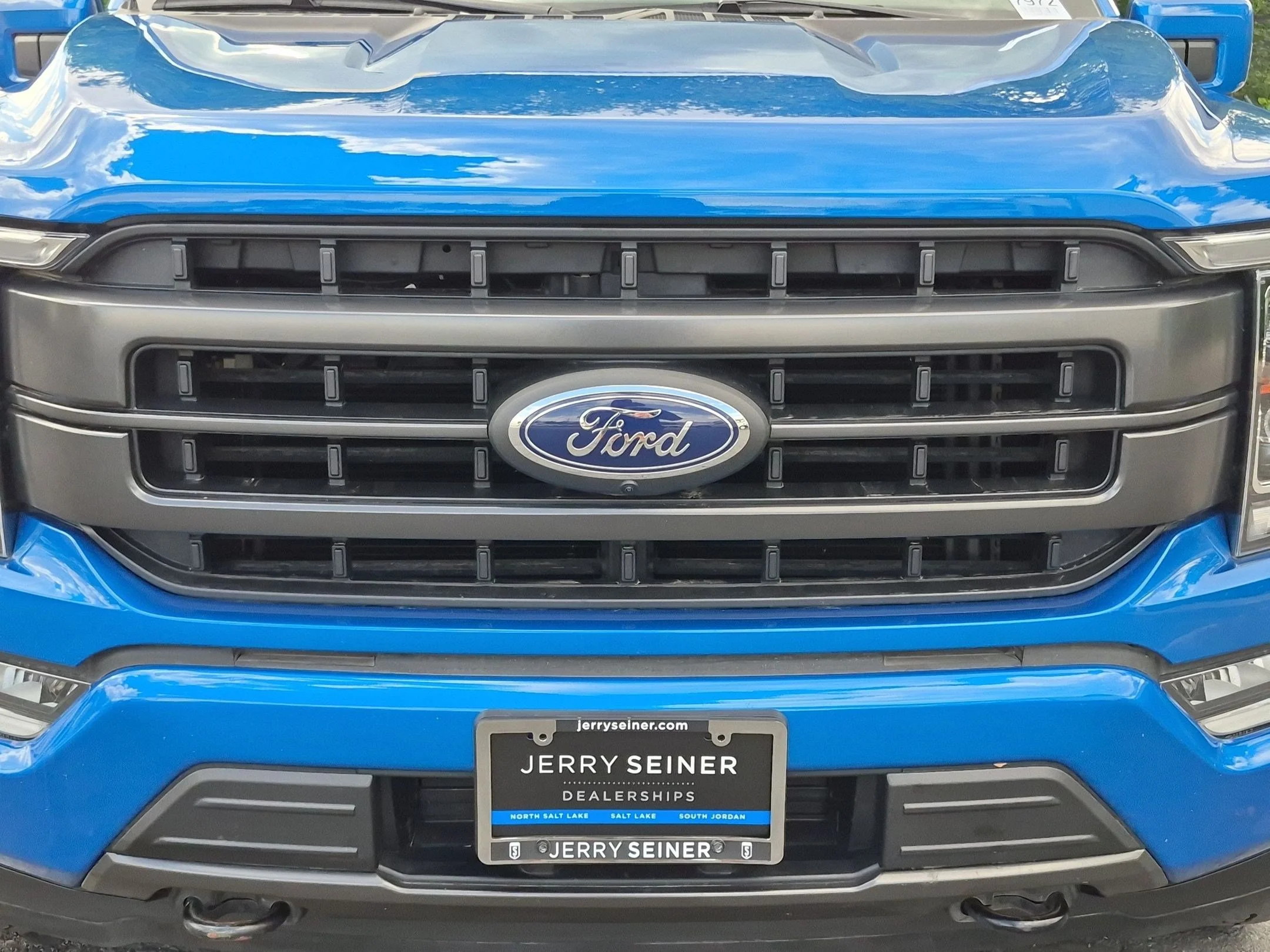 Used 2021 Blue Metallic Ford LARIAT image 9
