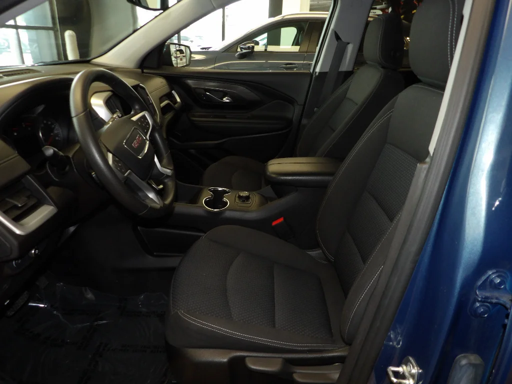 Used 2024 Downpour Metallic GMC SLE image 25