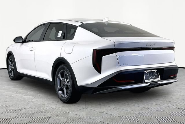 New 2026 Snow White Pearl Kia LXS image 4