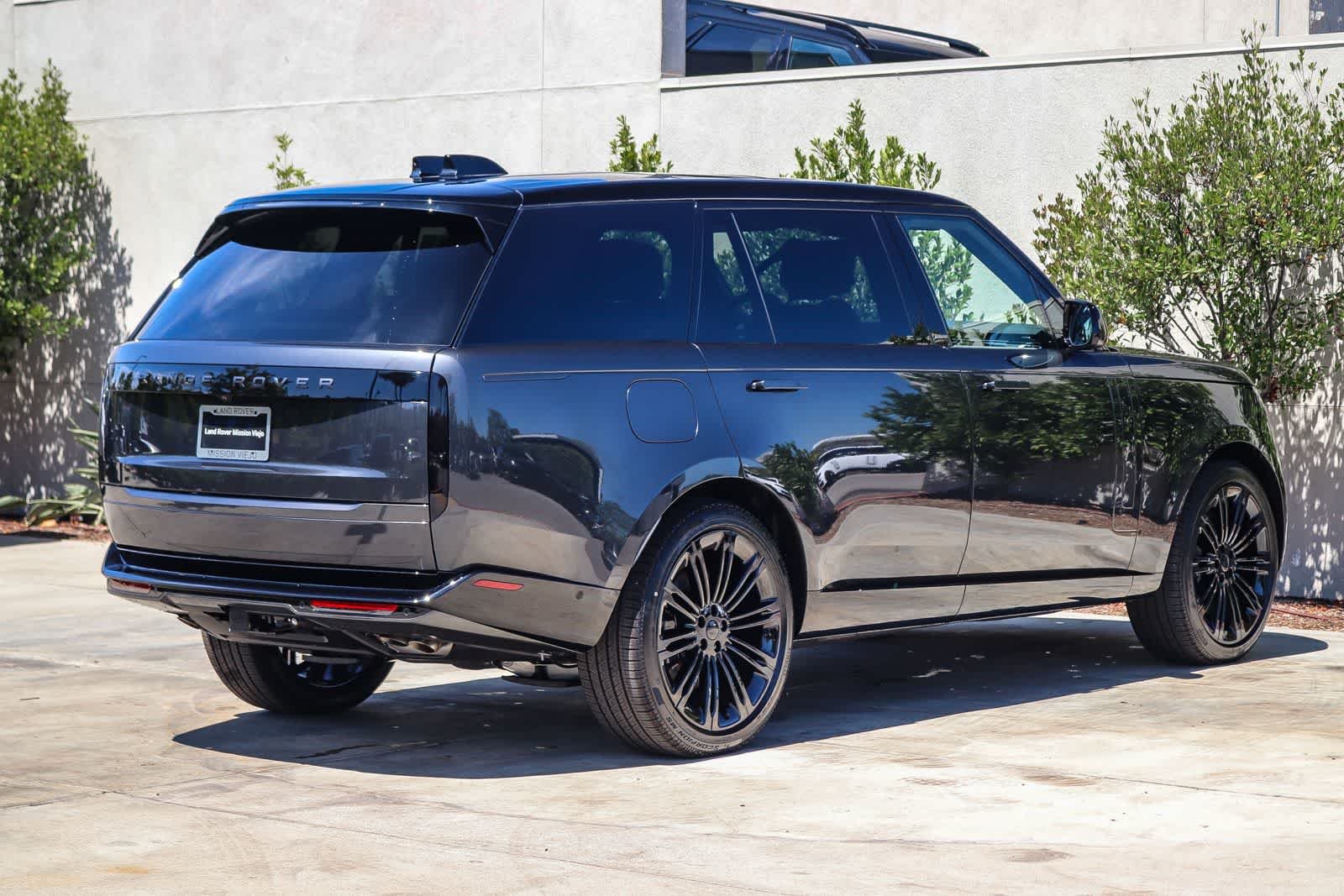 New 2026 Carpathian Grey Land Rover SE image 6