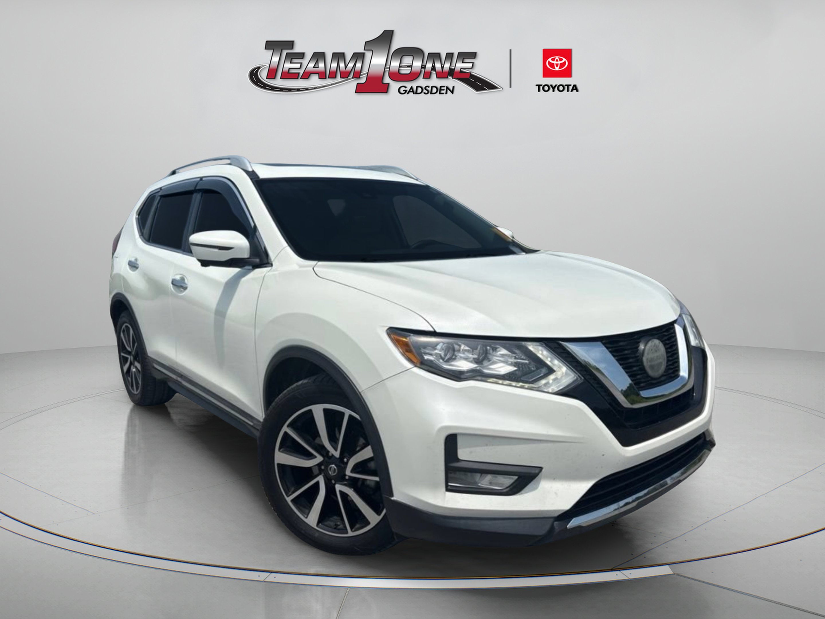 Used 2020 Pearl White Tricoat Nissan SL image 1