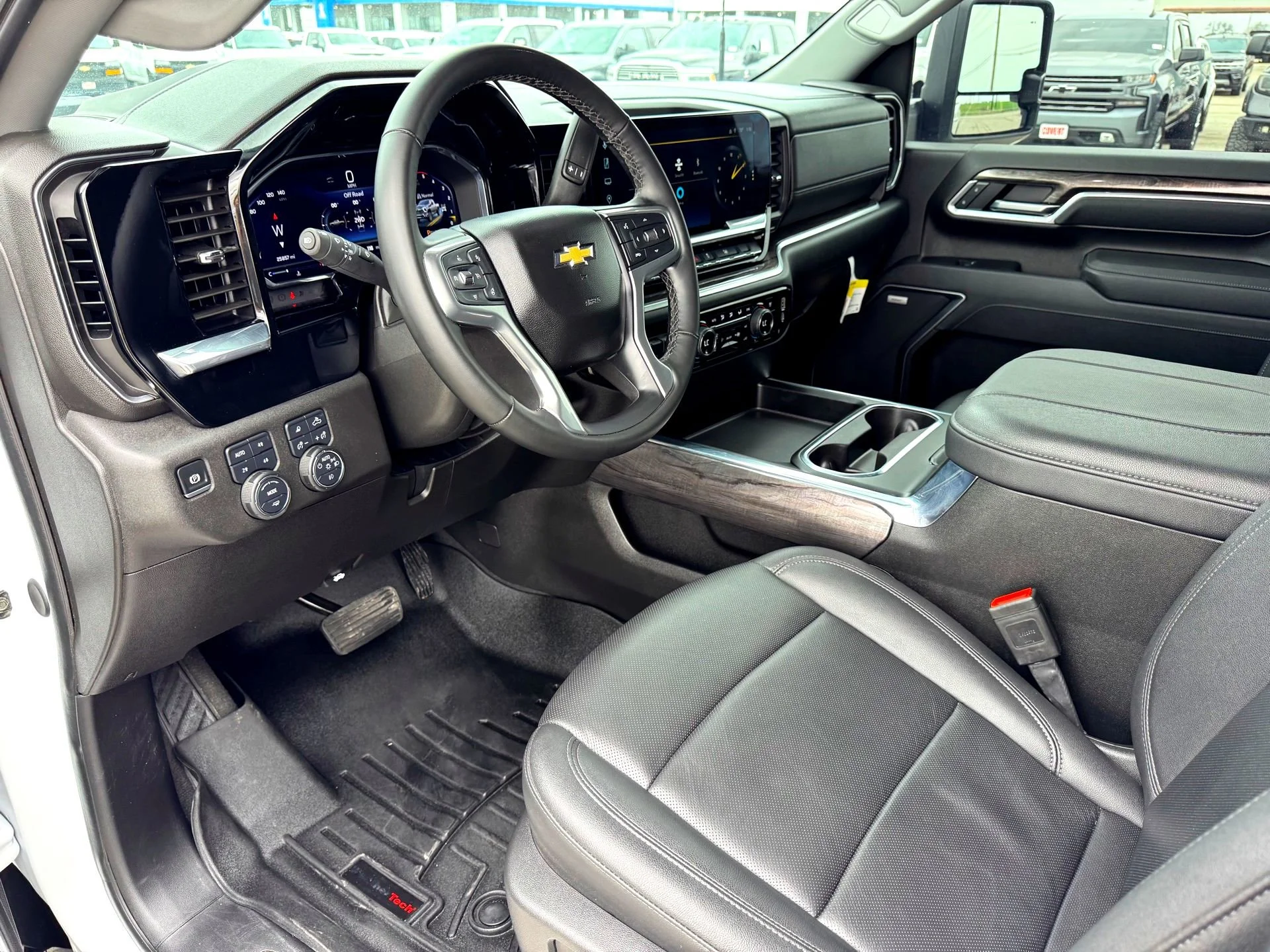 Used 2025 Summit White Chevrolet LTZ image 11