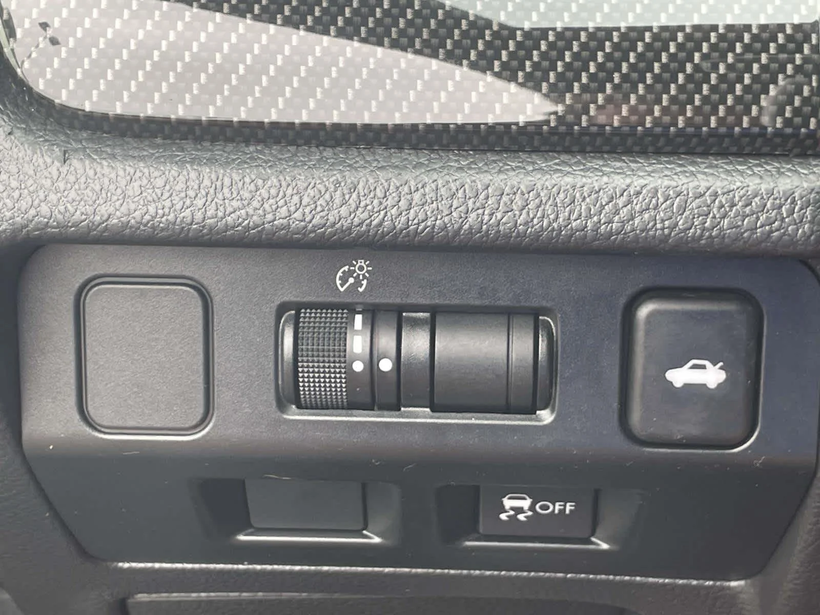 Used 2016 Dark Gray Metallic Subaru Limited image 30