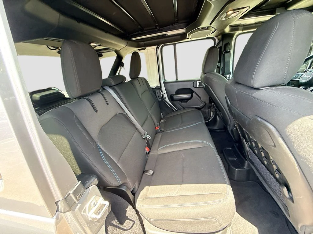 Used 2021 Silver Jeep Unlimited Rubicon 4xe image 32