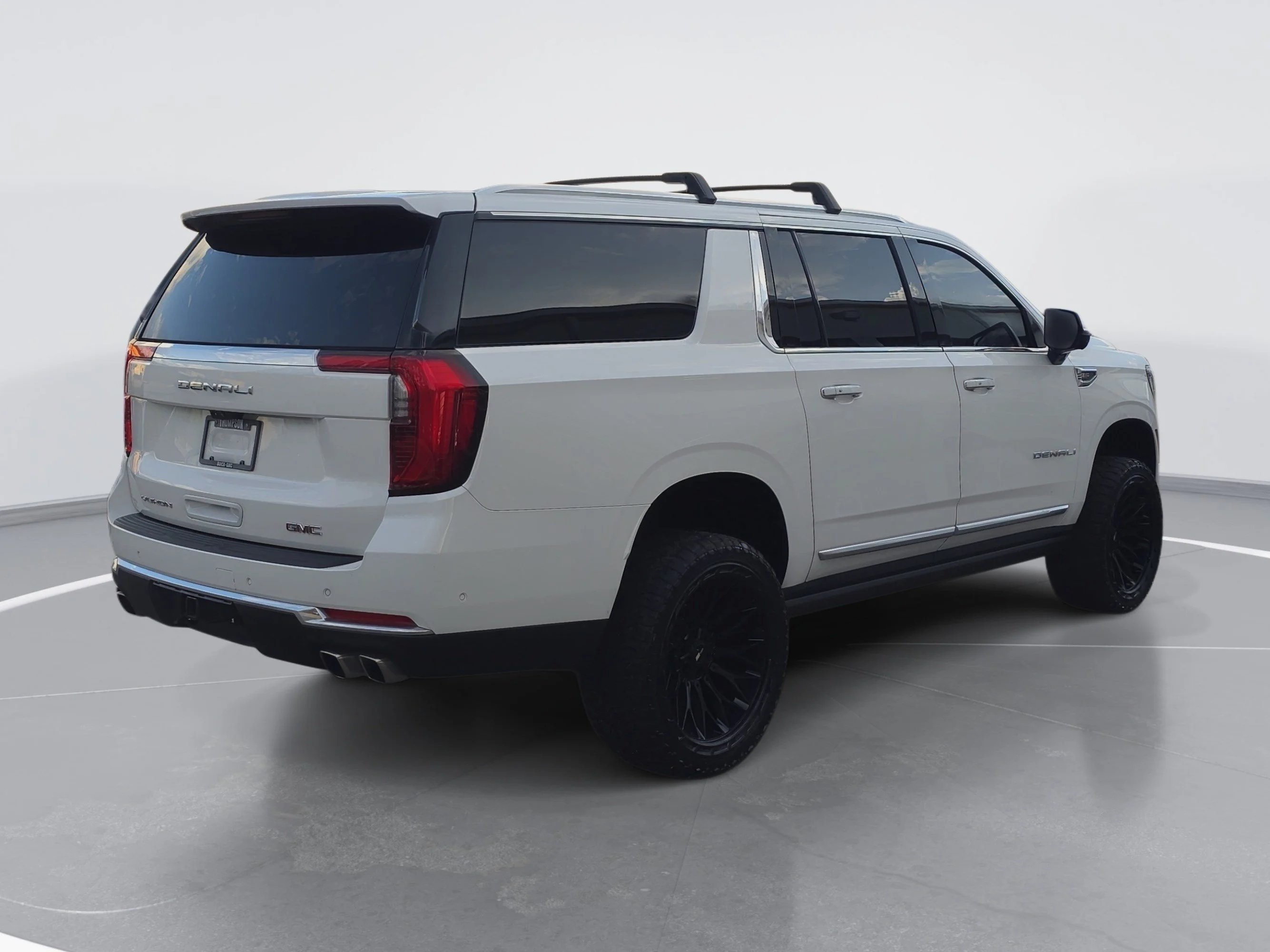 Used 2025 White Frost Tricoat GMC Denali image 3