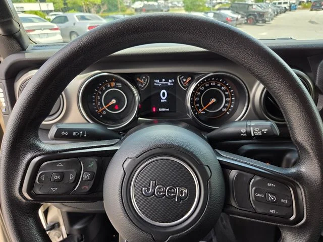 Used 2022  Jeep Sport image 23