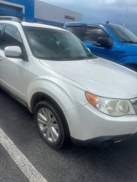 Used 2011 Satin White Pearl Subaru 2.5X Premium image 4