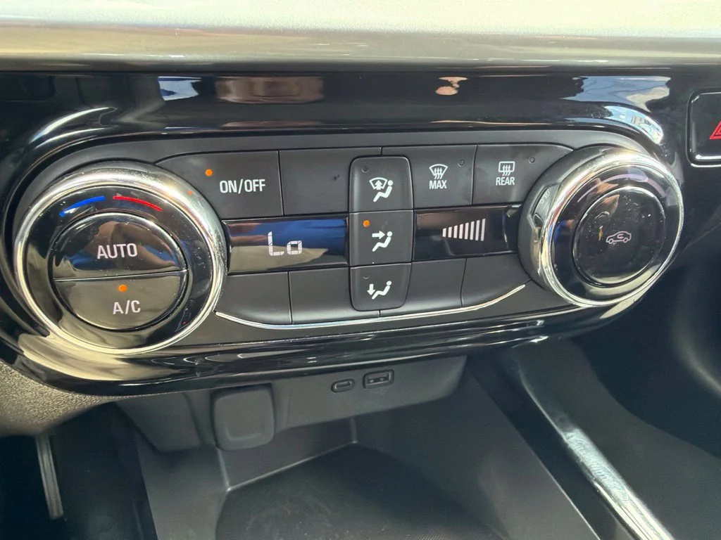 Used 2025 Summit White Chevrolet LT image 16