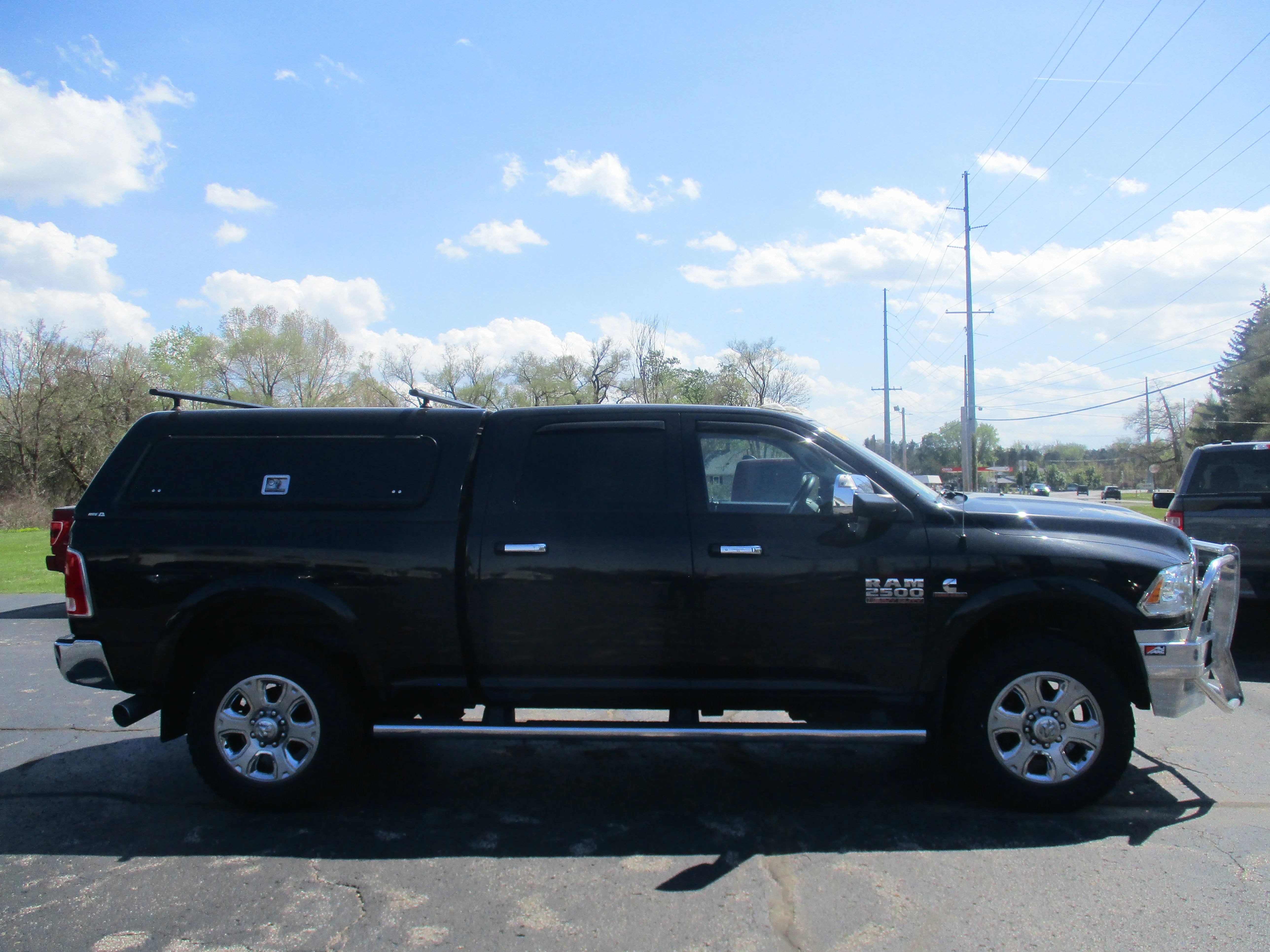 Used 2016 Brilliant Black Crystal Pearlcoat Ram Laramie image 6