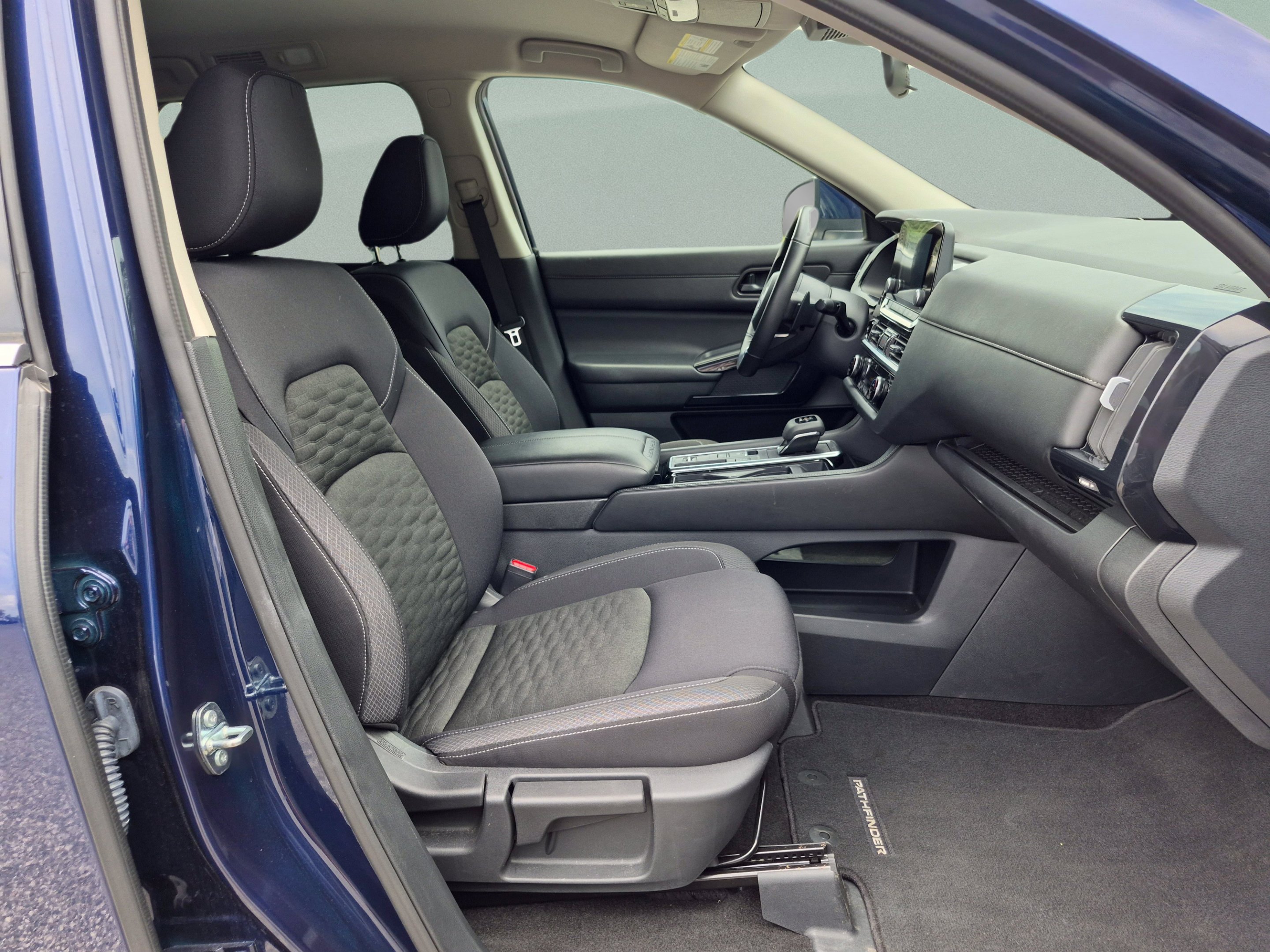 2025 Nissan Pathfinder SV - Photo 21