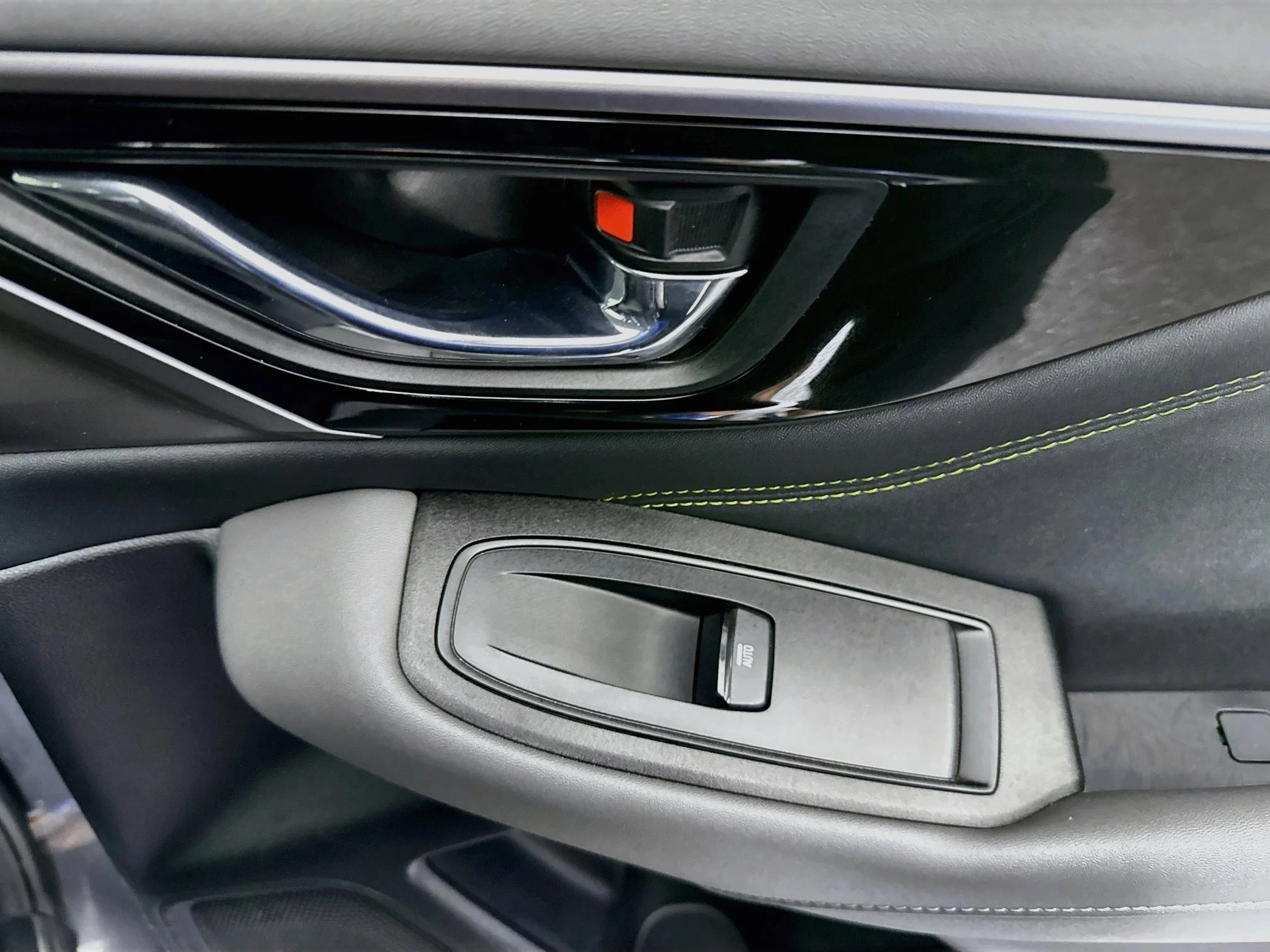 Used 2025 Magnetite Gray Metallic Subaru Onyx Edition image 27