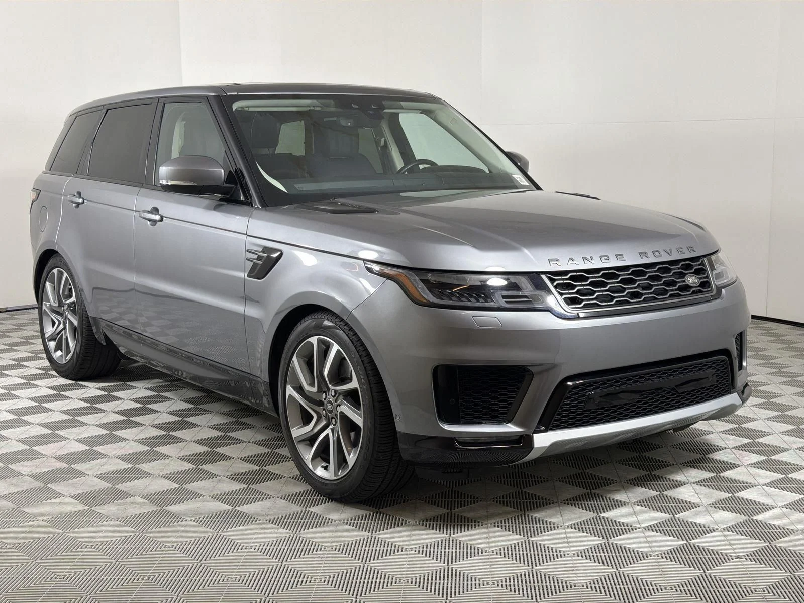 Used 2022 Eiger Gray Metallic Land Rover HSE Silver Edition image 7