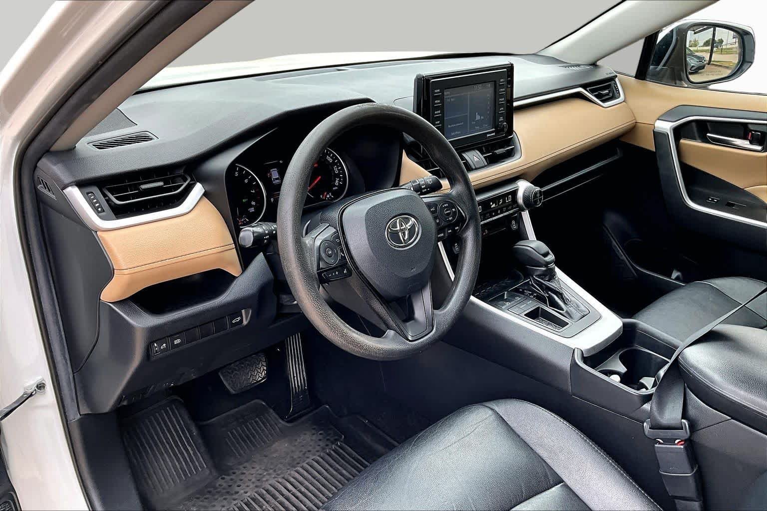 Used 2020 Super White Toyota XLE image 18